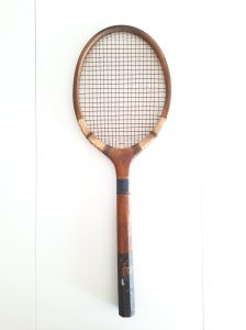 Are wooden tennis rackets worse?