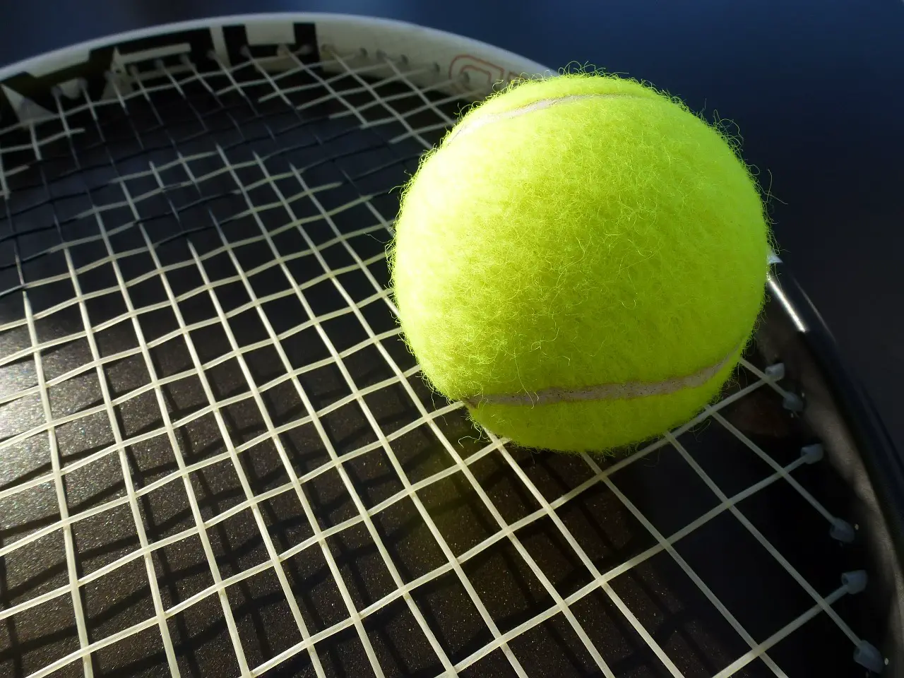 tennis racket head